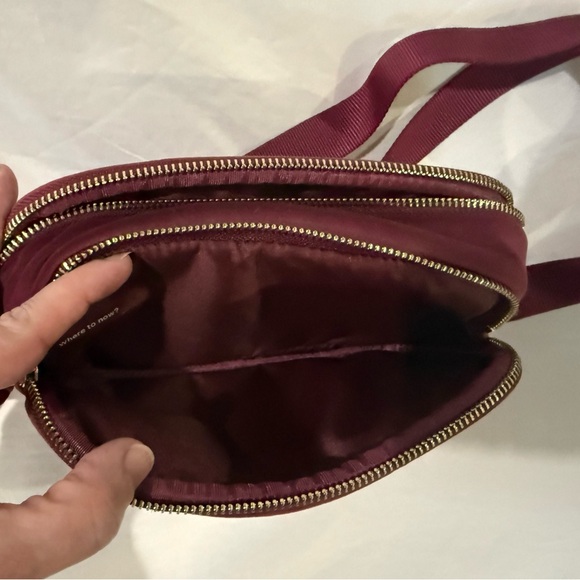 NWOT Lululemon Crossbody Camera Bag Quilted Velour 2L - Wine Berry WNBY - Picture 5 of 6